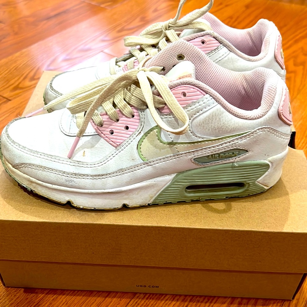 🌸GIRLS NIKE SNEAKERS SIZE 5.5🌸